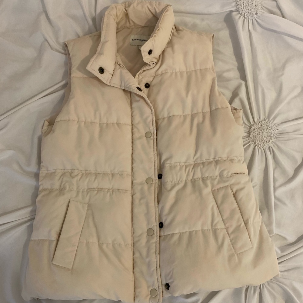 banana republic cream puffer vest